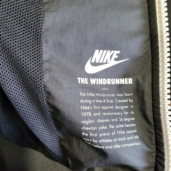 Nike The Wind Runner Black and White Jacket Size M Big Boys - Picture 11 of 13